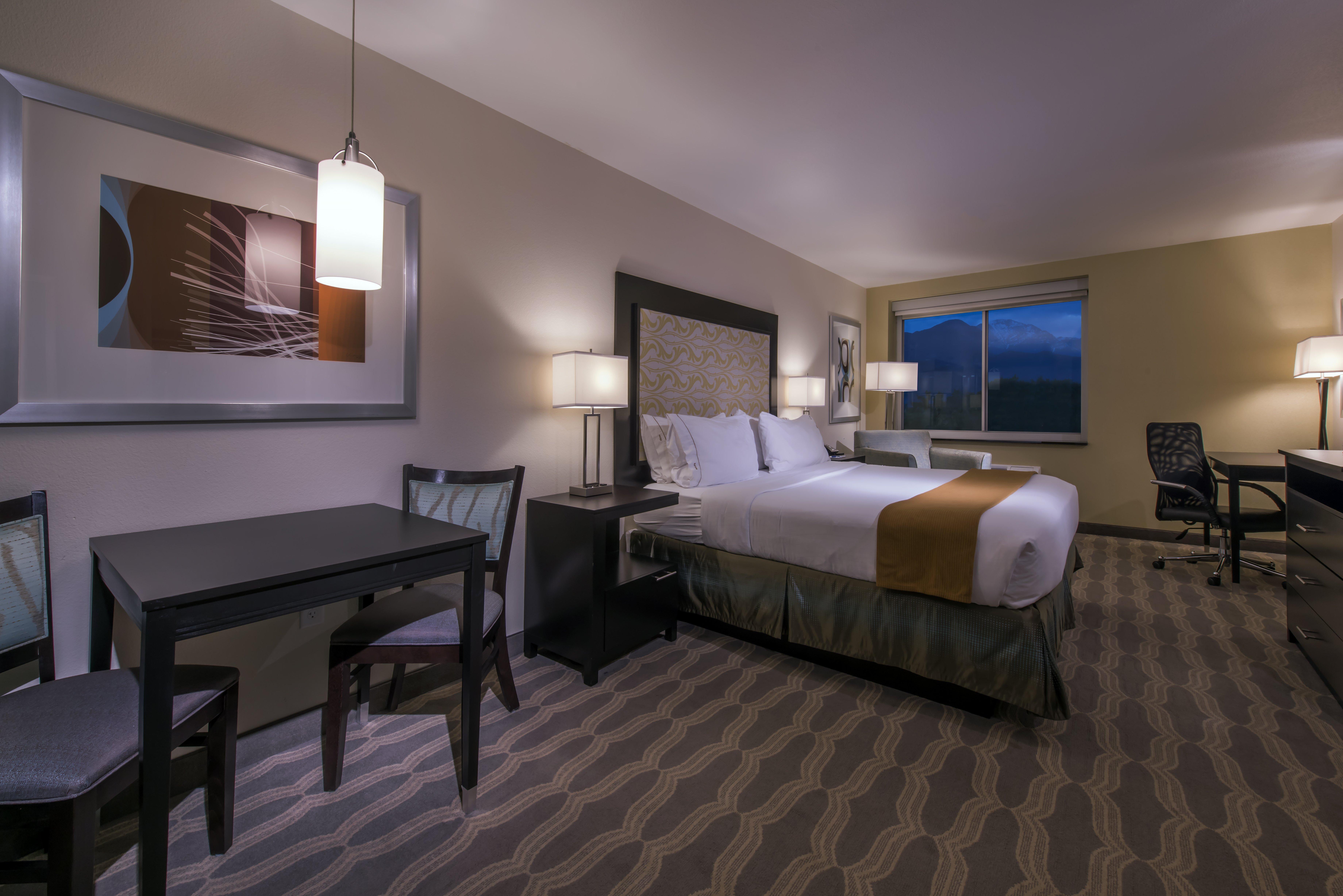 Holiday Inn Express & Suites Colorado Springs Central By Ihg Экстерьер фото