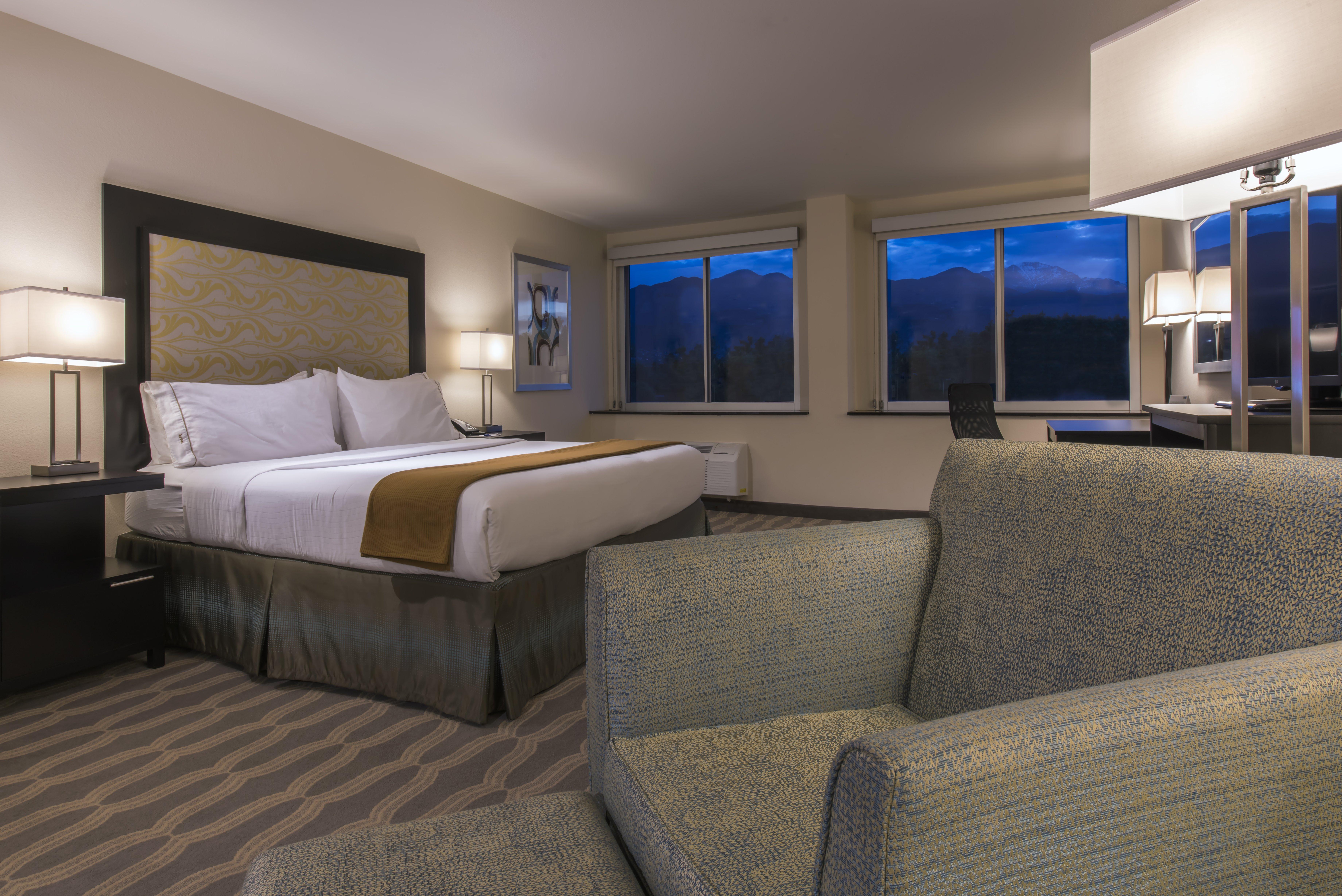 Holiday Inn Express & Suites Colorado Springs Central By Ihg Экстерьер фото