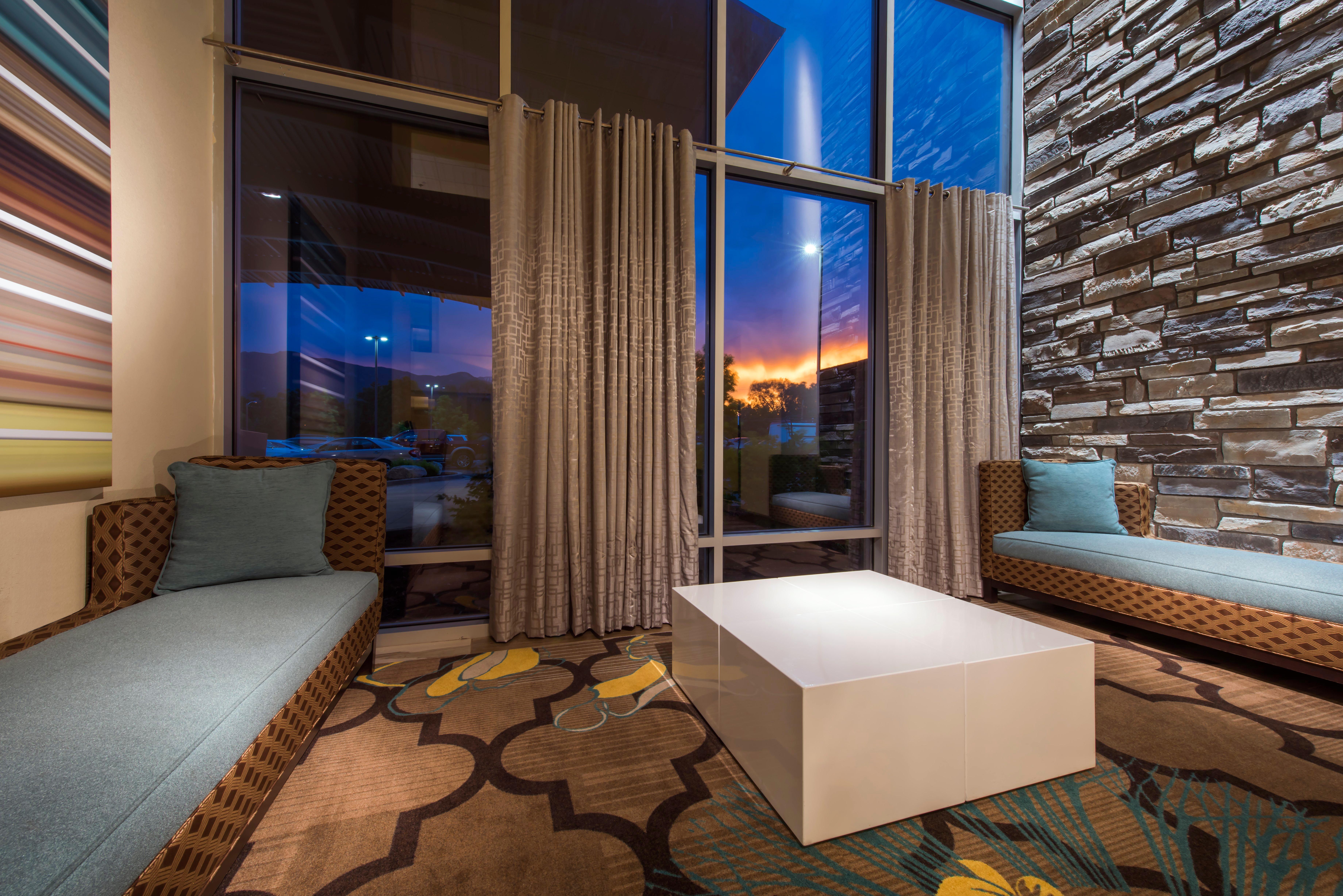 Holiday Inn Express & Suites Colorado Springs Central By Ihg Экстерьер фото