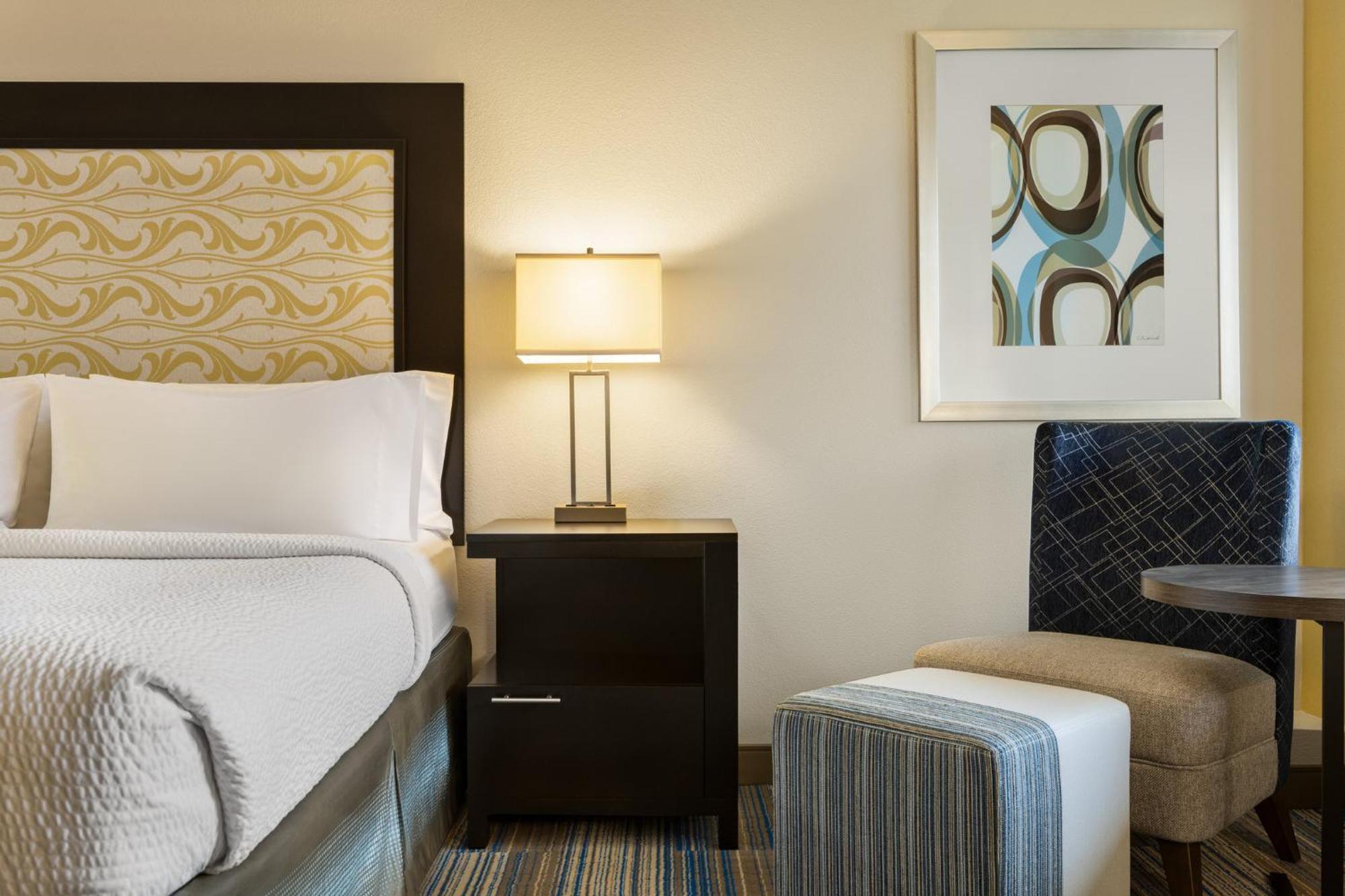 Holiday Inn Express & Suites Colorado Springs Central By Ihg Экстерьер фото