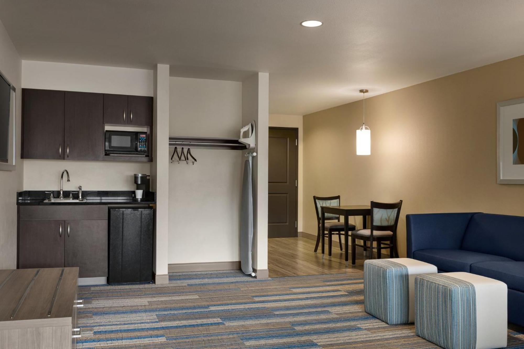 Holiday Inn Express & Suites Colorado Springs Central By Ihg Экстерьер фото