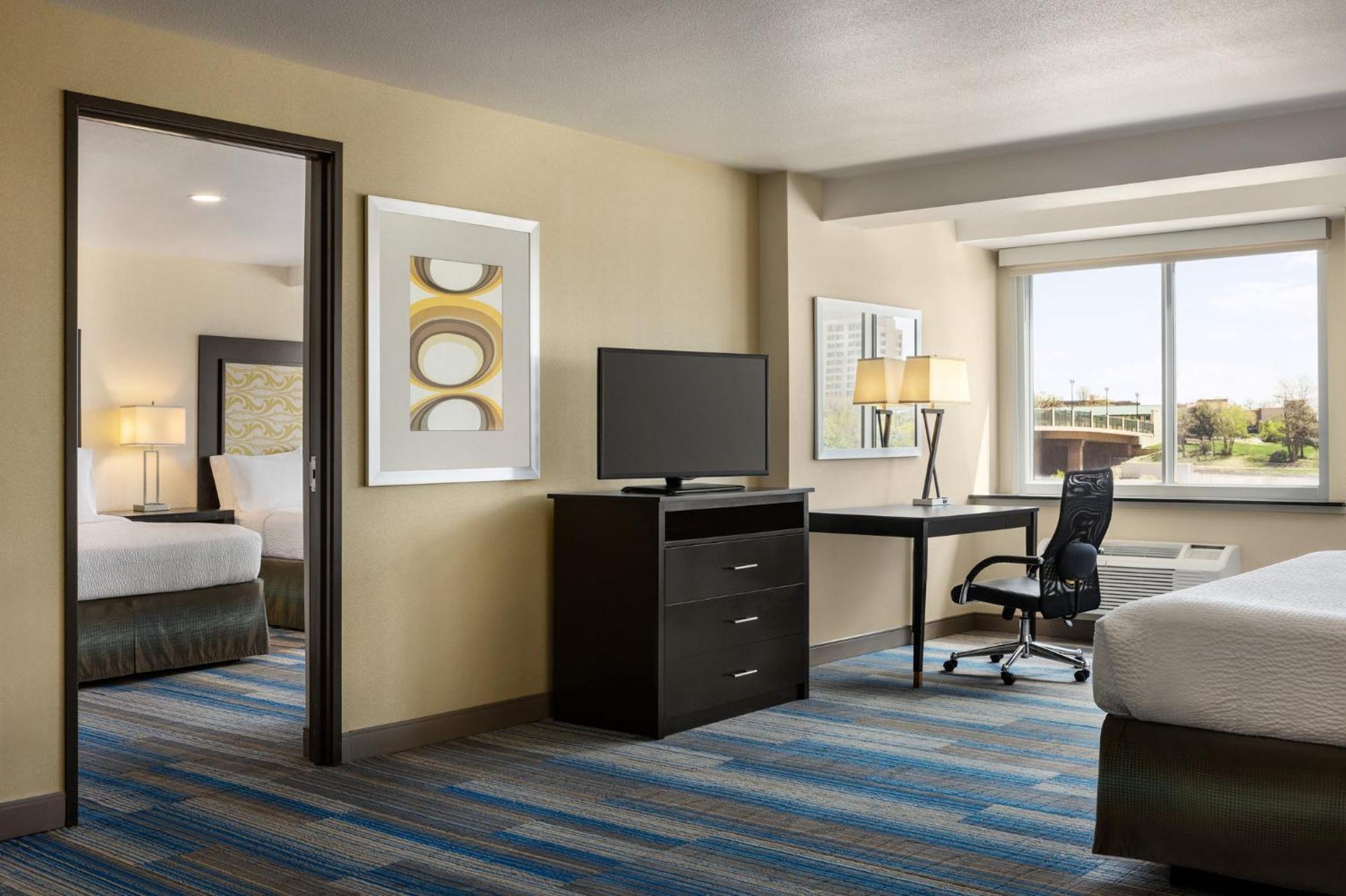 Holiday Inn Express & Suites Colorado Springs Central By Ihg Экстерьер фото