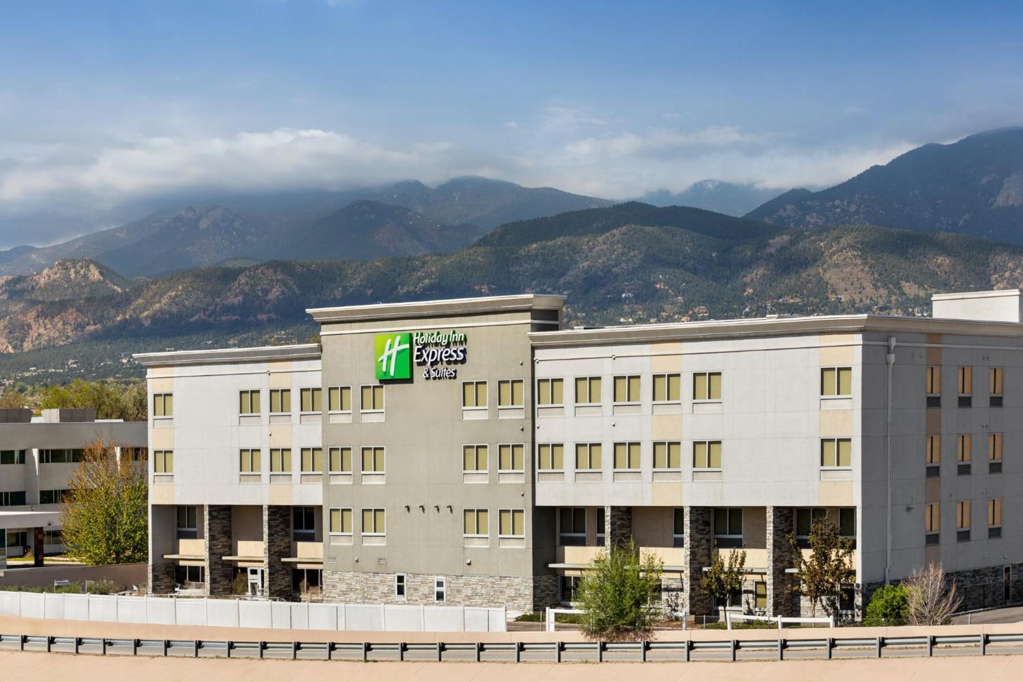 Holiday Inn Express & Suites Colorado Springs Central By Ihg Экстерьер фото