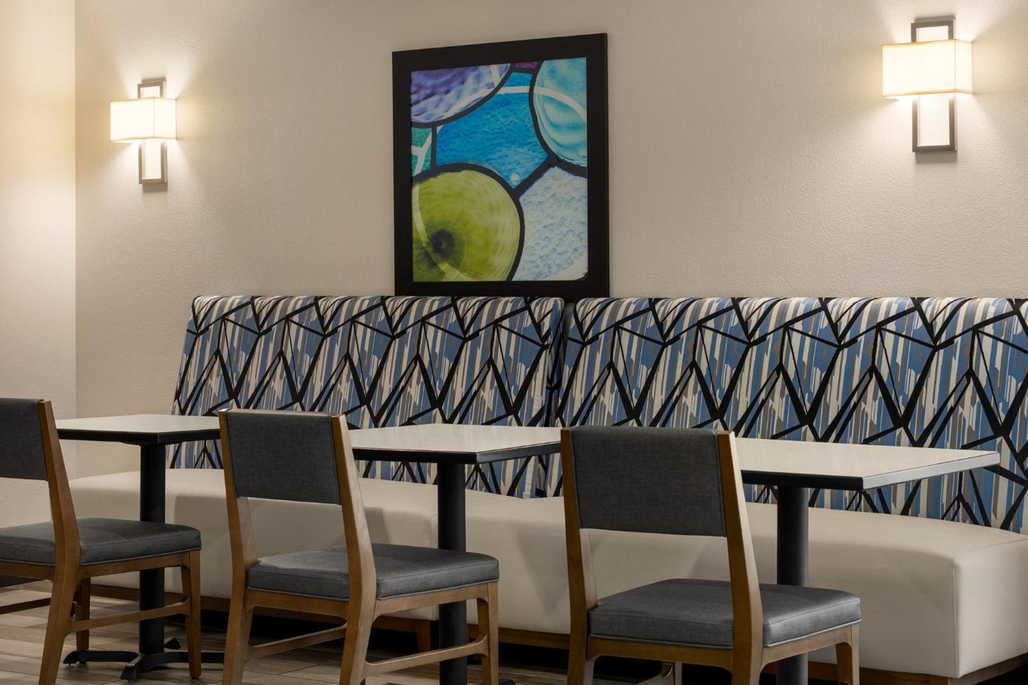 Holiday Inn Express & Suites Colorado Springs Central By Ihg Экстерьер фото