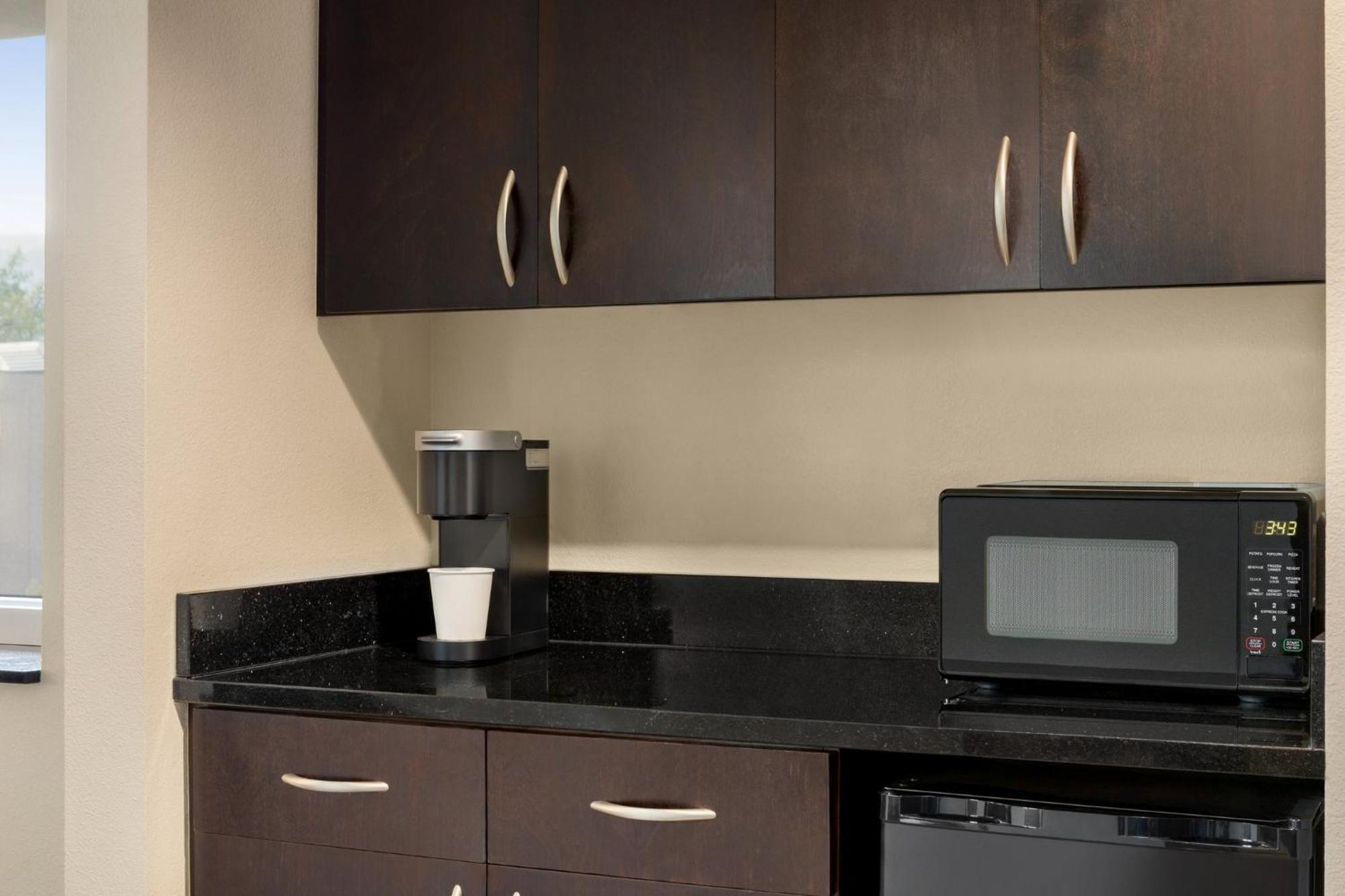 Holiday Inn Express & Suites Colorado Springs Central By Ihg Экстерьер фото